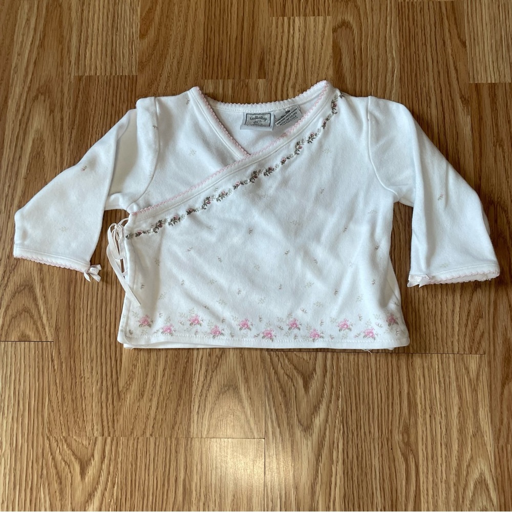 LULLABY CLUB WHITE EMBROIDERED FLORAL BABY LAYETTE TOP SIZE 9 MONTHS